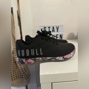 Nobull Women’s Floral Trainer; Size: 6